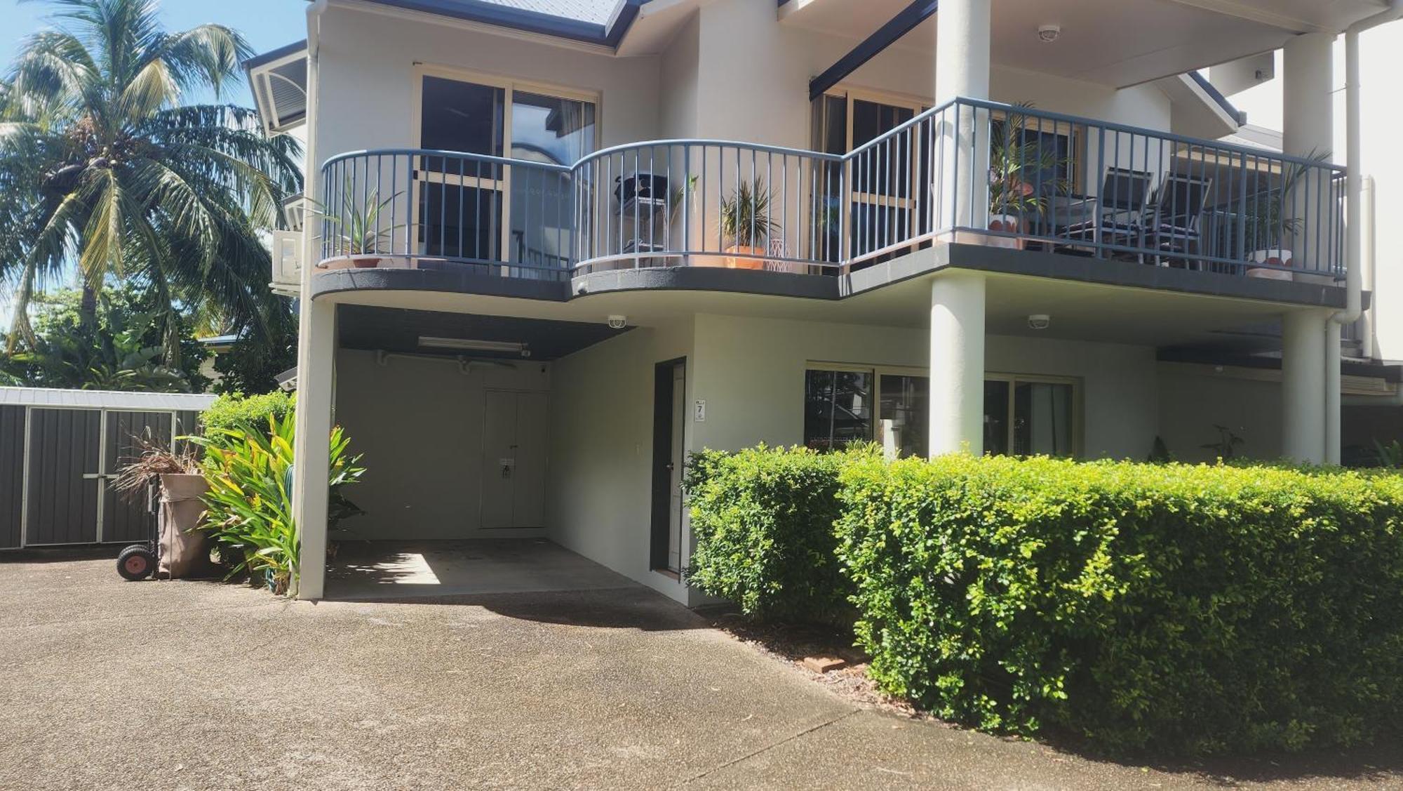 La Villa At Beach Court Airlie Beach Exterior photo